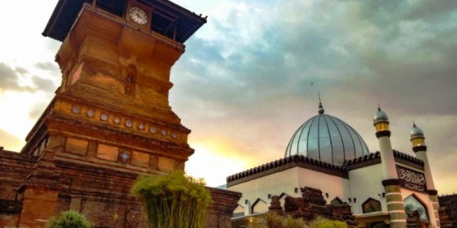 Tempat Wisata Religi Terpopuler di Indonesia untuk Refleksi Diri